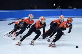 曼联逆境重生：十人应战下的3-2逆转胜利，转折点何在？